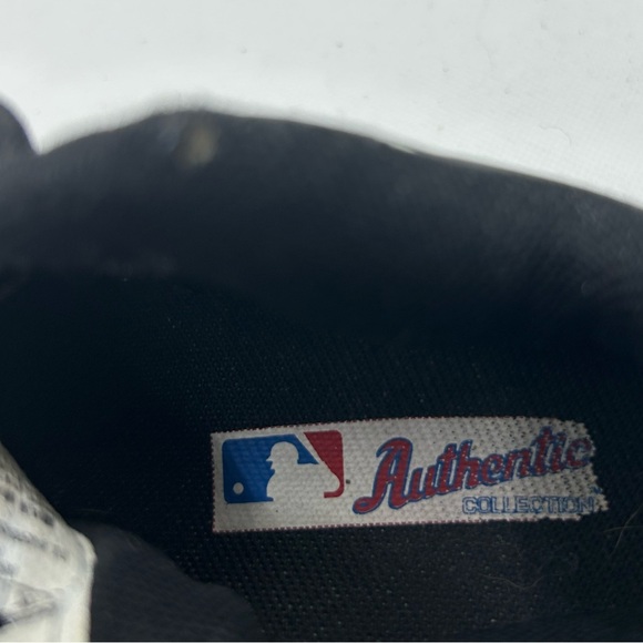 Under Armour Kids Black and White Sneakers sz 11 - Picture 8 of 11